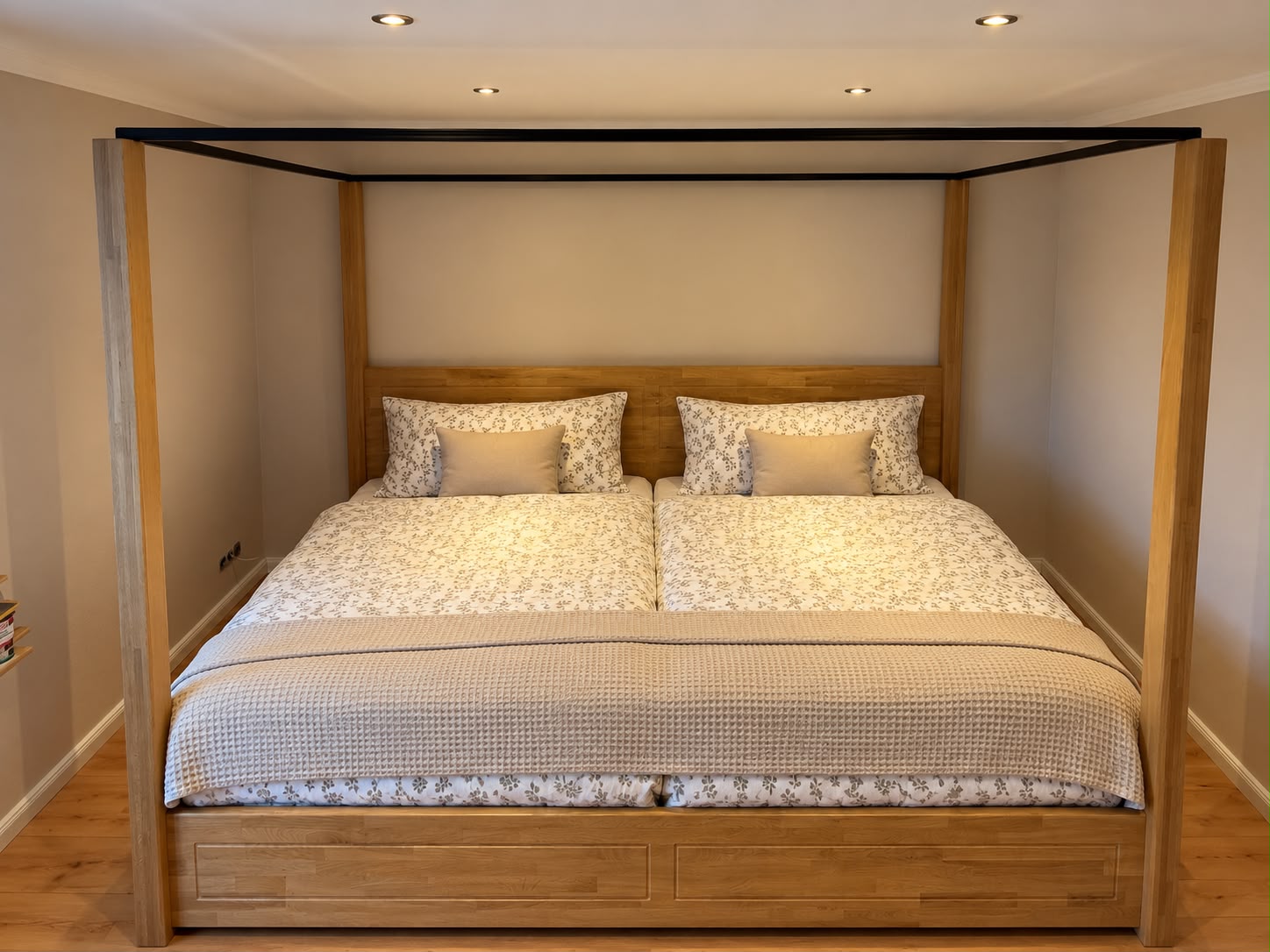Schlafzimmer mit XXL-Familienbett